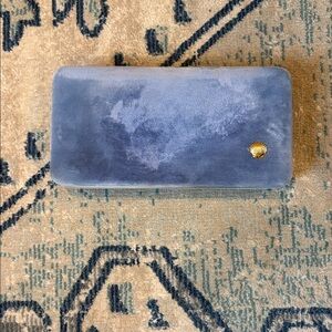 VINTAGE RETRO BLUE VELVET CLAMSHELL JEWELRY TRAVEL BOX with GOLD SHELL